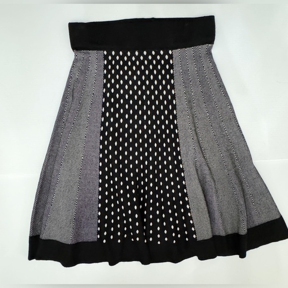 Icelandic Design Magdalena Knit Skirt - S - Picture 1 of 8